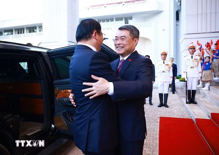Thủ tướng Lê Minh Hưng đón Thủ tướng Lào Sonexay Siphandone thăm chính thức Việt Nam và tham dự Diễn đàn Tương lai ASEAN lần thứ ba. (Ảnh: Dương Giang/TTXVN)