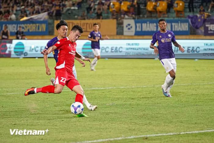 Dù vậy cũng phải đến cuối trận, Công an Thành phố Hồ Chí Minh mới có được bàn gỡ hòa 1-1 sau pha đệm bóng cận thành của Tiến Linh. (Ảnh: Việt Anh/Vietnam+)