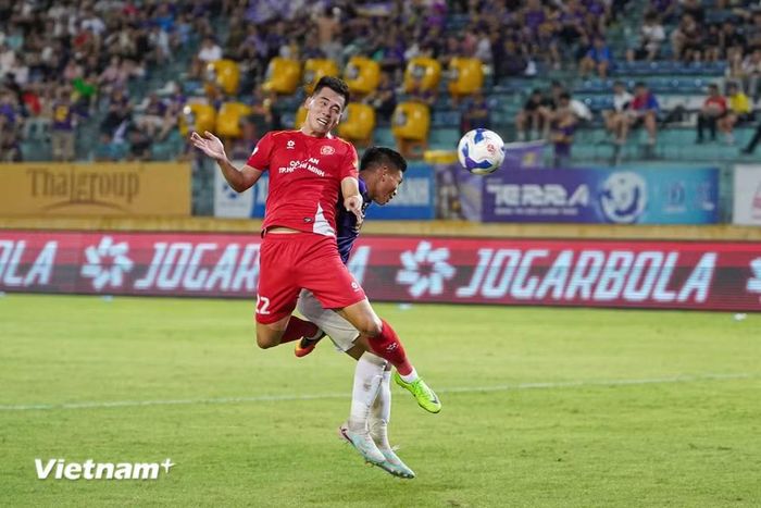 Tiến Linh liên tục được các đồng đội 'tiếp đạn' nhưng vẫn chưa thể chuyển hóa cơ hội thành bàn thắng. (Ảnh: Việt Anh/Vietnam+)