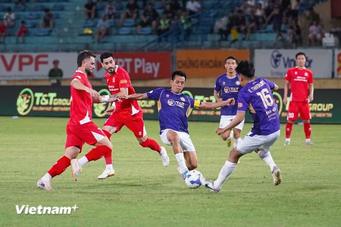 Bước sang hiệp hai, Công an Thành phố Hồ Chí Minh gia tăng sức ép để tìm kiếm bàn quân bình tỷ số. (Ảnh: Việt Anh/Vietnam+)