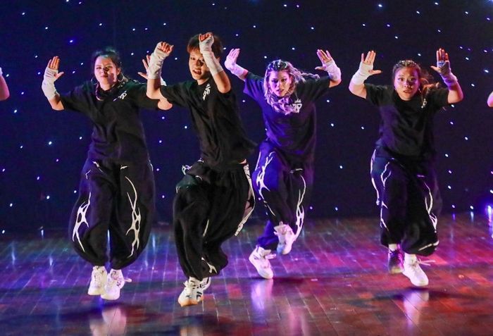 Thế hệ trẻ kết nối nghệ thuật truyền thống với hơi thở hiện đại. Ảnh: Khánh Hòa/TTXVN