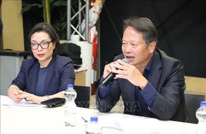 Ông Lê Thanh Nam, Giám đốc Công ty Kim Phi GmbH, chia sẻ những tâm huyết xây dựng mái nhà chung cho cộng đồng người Việt tại NRW.