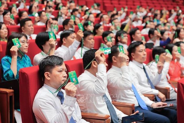 Các đại biểu biểu quyết thông qua Chương trình làm việc của Đại hội. Ảnh: Lê Đông/TTXVN