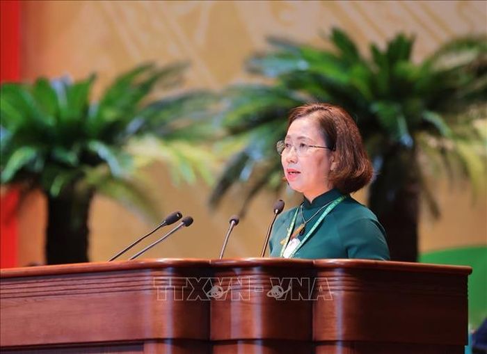 Phó Chủ tịch Hội Nông dân Việt Nam Bùi Thị Thơm trình bày, thông qua quy chế bầu cử. Ảnh: Hoàng Hiếu/TTXVN.