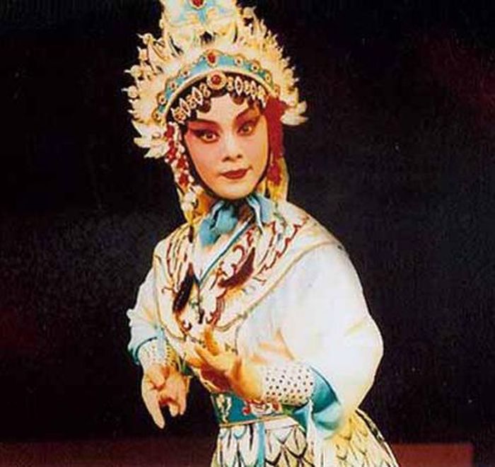 Ngải Kim Mai có một tình yêu mãnh liệt với kịch.