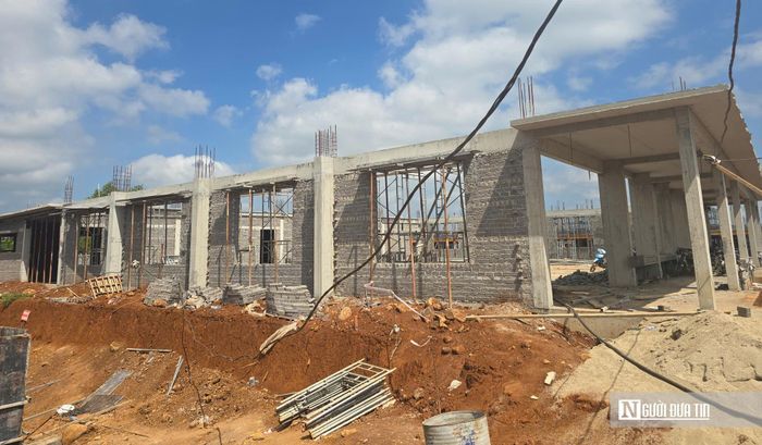 Đại diện Ban Quản lý dự án Đầu tư xây dựng số 3, tỉnh Lâm Đồng cho biết, đến nay công tác giải phóng mặt bằng tại cả hai dự án đã hoàn thành 100%. Tại Trường Thuận An, dự án đã hoàn thành toàn bộ phần san nền, phần móng và đạt khoảng 55% khối lượng thi công các khối nhà chính.