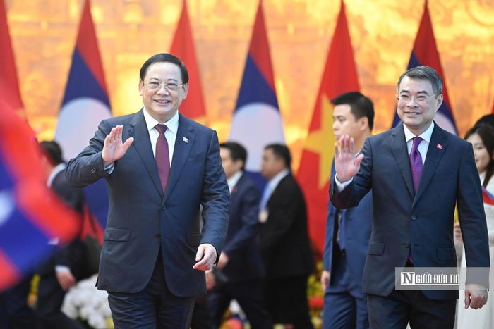 Sau Lễ đón, hai Thủ tướng đã dẫn đầu Đoàn cấp cao hai nước tiến hành hội đàm.