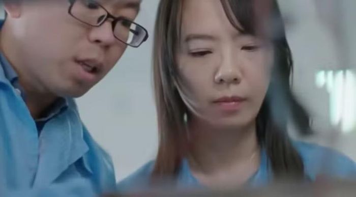 Sự tận tâm của Từ Dĩnh đã giúp bà nhận được sự tôn trọng trong ngành, bằng chứng là bà thường xuyên hợp tác với các đồng nghiệp. Ảnh: SCMP.