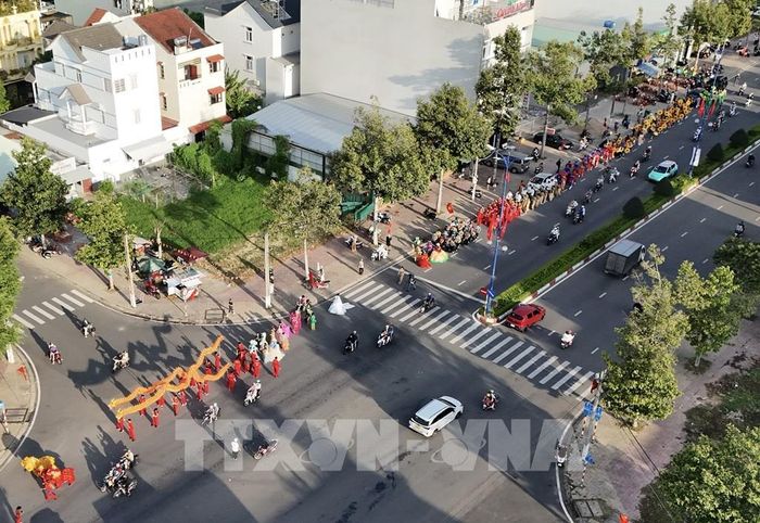 Diễu hành đường phố. Ảnh: Hồng Nhung - TTXVN