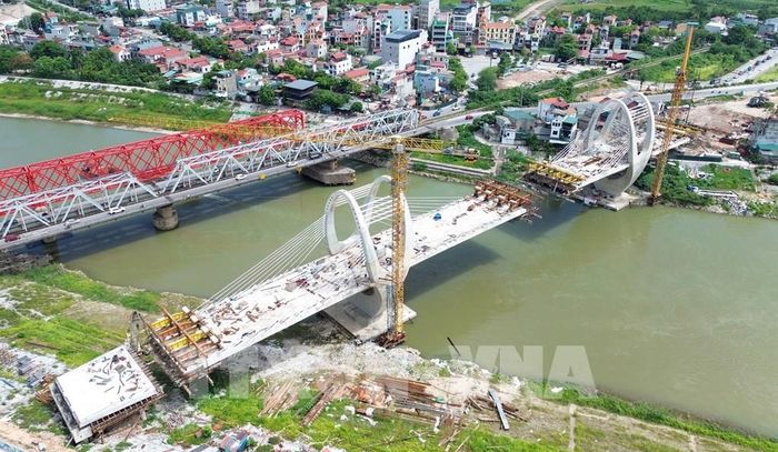 Dự kiến, đến quý/2026, cầu Đuống mới sẽ được thông xe kỹ thuật. Ảnh: Quốc Khánh - TTXVN 