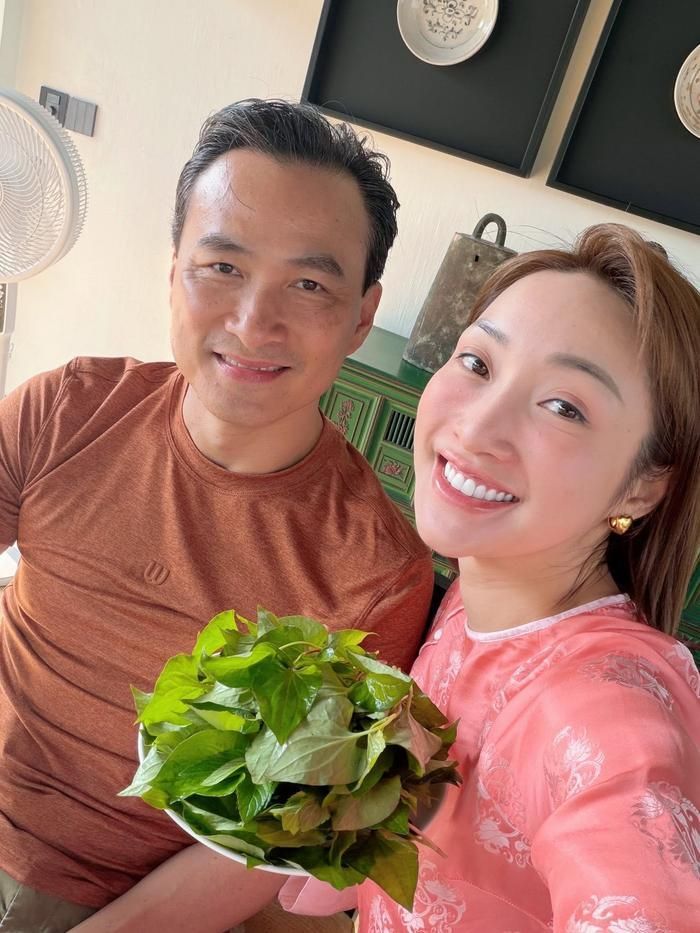 Cuộc sống hôn nhân viên mãn của vợ chồng Chi Bảo khiến nhiều người ngưỡng mộ.