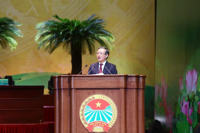 Ông Lương Quốc Đoàn, Ủy viên Trung ương Đảng, Phó Chủ tịch UBTƯ MTTQ Việt Nam, Chủ tịch Trung ương Hội Nông dân Việt Nam, điều hành bầu Đoàn Chủ tịch, Đoàn Thư ký, Ban Thẩm tra tư cách đại biểu Đại hội.
