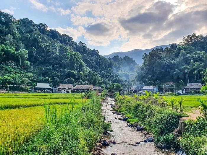 Tận dụng vẻ đẹp hoang sơ của núi rừng, người dân bản Kho Mường (xã Pù Luông) đã đẩy mạnh du lịch cộng đồng, mở hướng thoát nghèo bền vững.