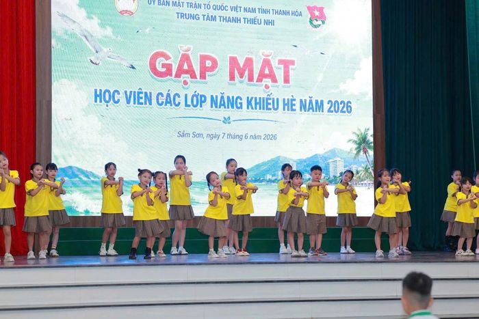 Học viên các lớp kỹ năng hè tham gia chương trình gặp mặt, giao lưu do Trung tâm Thanh thiếu nhi tỉnh Thanh Hóa tổ chức.
