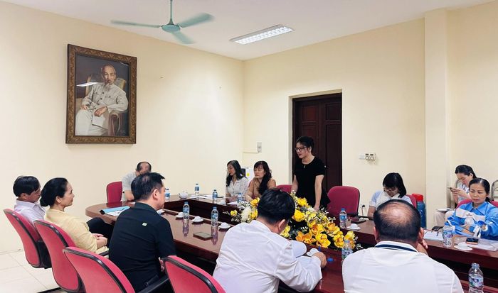 Hội đồng nghệ thuật góp ý, đánh giá chuyên môn sau buổi tổng duyệt trích đoạn kịch nói “Mê Đê”.