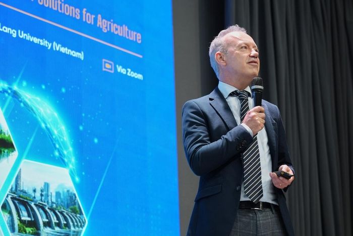 GS. Adriaan Melsnhận xét nước tái sử dụng có giá trị lớn đối với sản xuất nông nghiệp vì chứa nhiều dưỡng chất cần thiết cho cây trồng. Ảnh: BTC