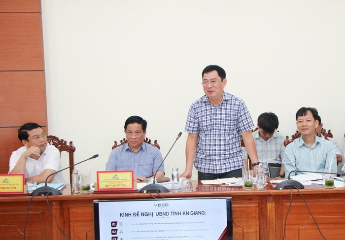 Giám đốc Sở Khoa học và Công nghệ tỉnh An Giang Võ Minh Trung phát biểu tại buổi làm việc.