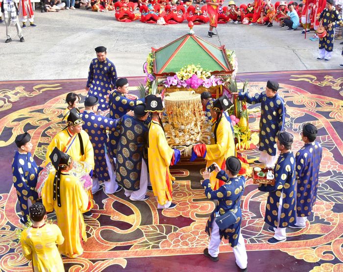 Thỉnh Thánh Mẫu hạ sơn.