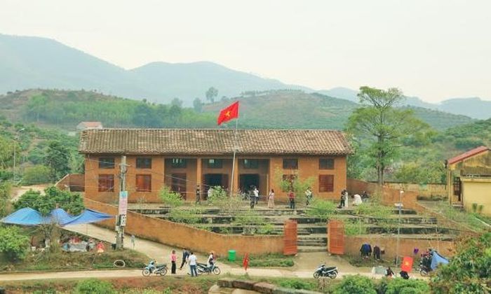 Những nếp nhà nhuốm màu thời gian ở làng cổ Bắc Hoa.