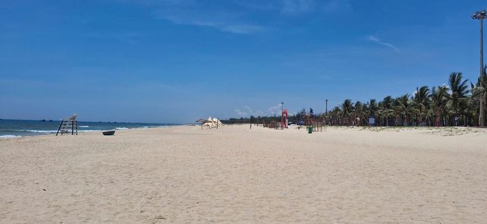 Bãi biển Tam Thanh với ưu thế dài, cát mịn, mặt bằng thoáng và chưa bị đô thị hóa dày đặc là điều kiện lý tưởng cho việc tổ chức Festival Thuyền thúng. Ảnh: TRẦN ĐỨC