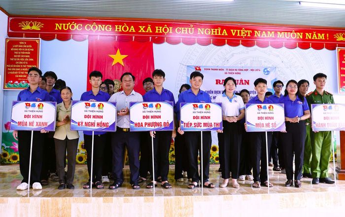Các đội hình thanh niên tình nguyện hè năm 2026 ra mắt tại chương trình. Ảnh: Như Tình
