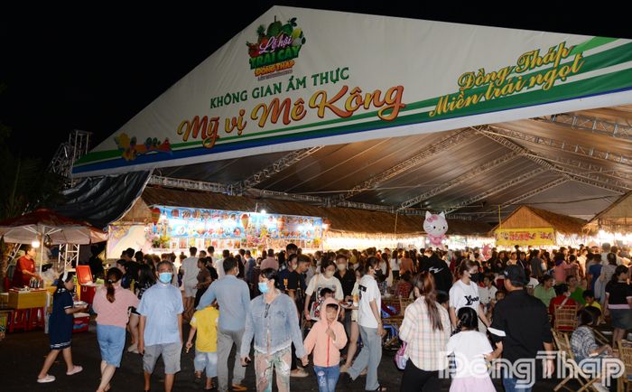 Không gian ẩm thực “Mỹ vị Mê Kông” thu hút rất đông thực khách.