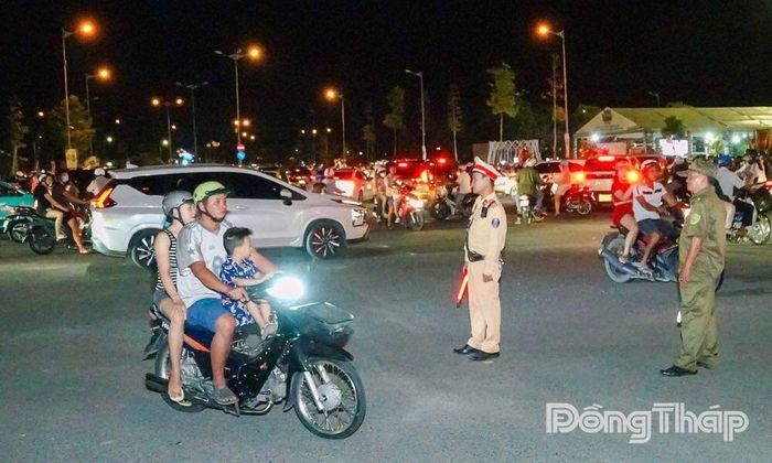 Điều tiết, phân luồng giao thông khu vực lễ hội.