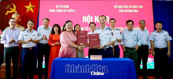 Lãnh đạo Vùng Cảnh sát biển 3 và Sở Giáo dục và Đào tạo 2 tỉnh Khánh Hòa, Đắk Lắk ký kết chương trình phối hợp.