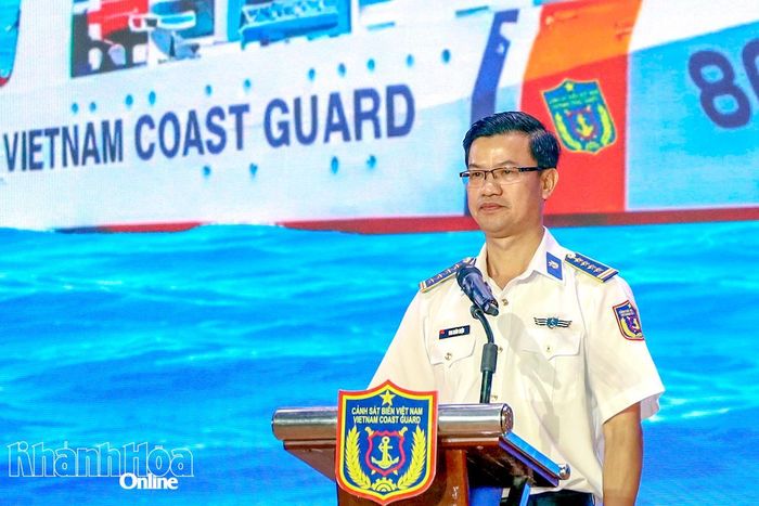Đại tá Cao Xuân Quận - Phó Chính ủy Bộ Tư lệnh Vùng Cảnh sát biển 3 phát biểu khai mạc Vòng chung kết khu vực 5 cuộc thi.