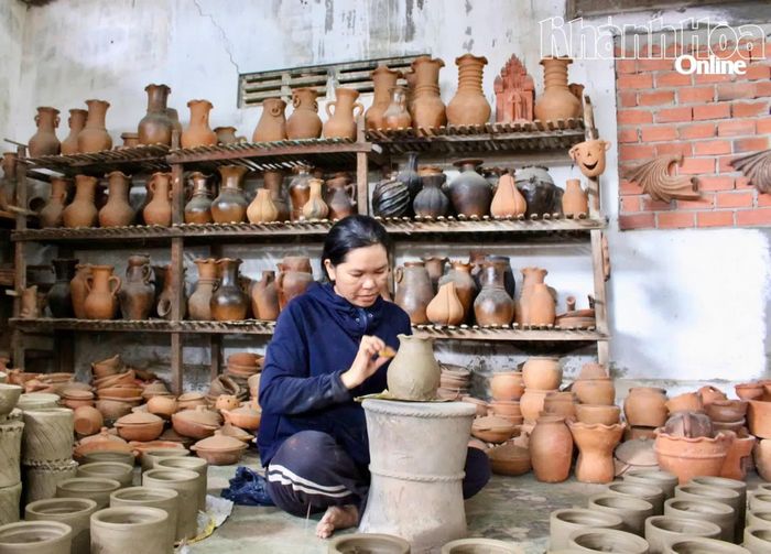 Bà Đàng Thị Mỹ Vương sử dụng nguồn vốn vay ưu đãi để mở rộng sản xuất.