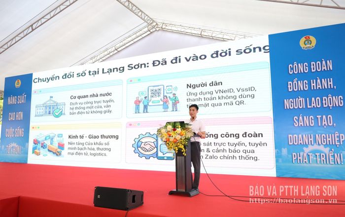 Đại diện Trung tâm Công nghệ số, Sở Khoa học và Công nghệ tuyên truyền về ứng dụng khoa học công nghệ và chuyển đổi số 