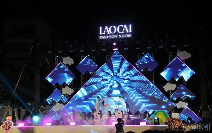  Những màn catwalk đầy tự tin và giàu cảm xúc của các người mẫu nhí. 