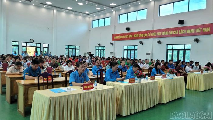 Các đại biểu tham dự buổi lễ.