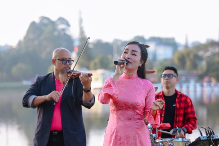 Hồ Xuân Hương không chỉ là thắng cảnh nổi tiếng mà còn trở thành nguồn cảm hứng cho nhiều hoạt động nghệ thuật và sáng tạo cộng đồng