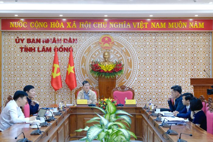 Đồng chí Nguyễn Hồng Hải, Ủy viên Ban Thường vụ Tỉnh ủy, Phó Chủ tịch UBND tỉnh chủ trì buổi làm việc với Sở Tài chính về tình hình thực hiện và điều chỉnh kế hoạch vốn đầu tư công năm 2026, xây dựng kế hoạch đầu tư công trung hạn giai đoạn 2026 - 2030