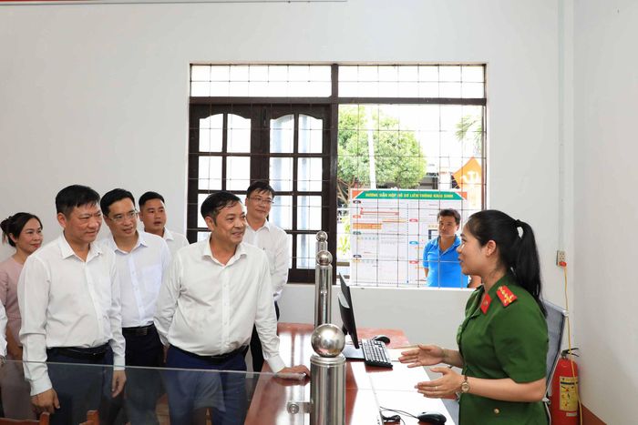 Lãnh đạo tỉnh Lâm Đồng thường xuyên kiểm tra cơ sở, nắm bắt tình hình để đẩy nhanh tiến độ hoàn thành cơ sở dữ liệu đất đai