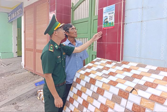Mã QR tố giác tội phạm được dán ở những nơi công cộng