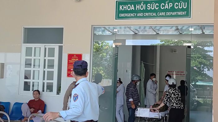 Khoa Hồi sức Cấp cứu của Bệnh viện Đa khoa Bình Thuận tiếp nhận các bệnh nhân