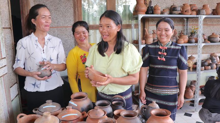 Sự đồng thuận của người dân cùng vai trò tích cực của phụ nữ DTTS đã góp phần gìn giữ và lan tỏa bản sắc văn hóa dân tộc trong quá trình triển khai các chương trình, dự án