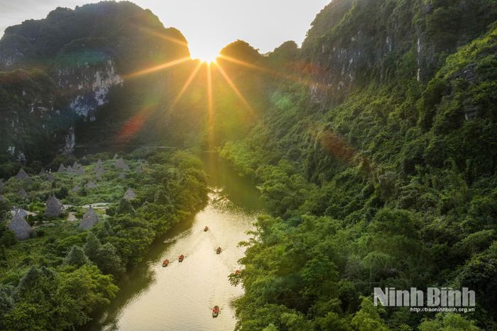 Kiên định nền tảng tư tưởng của Đảng là "bức tường kiên cố" để Ninh Bình vững bước hướng tới mục tiêu trở thành Đô thị di sản trong tương lai.