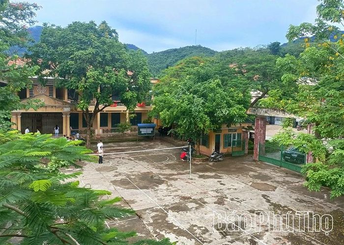 Cảnh quan sư phạm của Trường THPT Mường Chiềng luôn đảm bảo xanh, sạch, đẹp.
