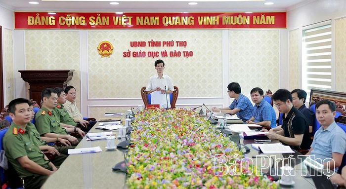 Lãnh đạo Sở Giáo dục và Đào tạo phát biểu khai mạc hội nghị.