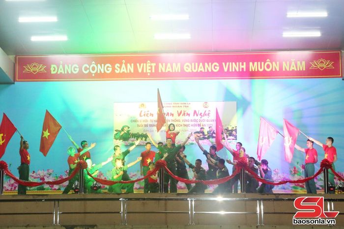 Tiết mục "Vũ điệu quân dân" tại chương trình.