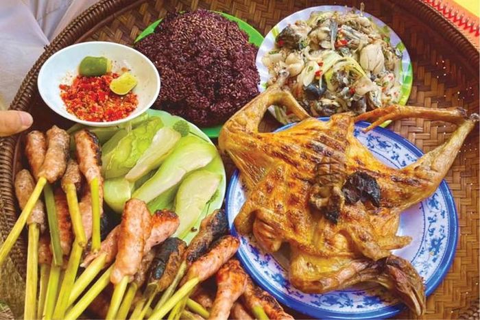 Bữa ăn với đặc sản núi rừng của người Bru - Vân Kiều