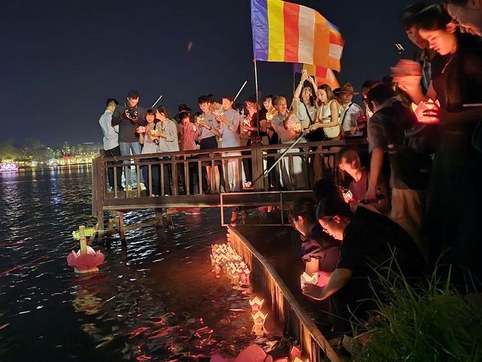 Cầu mong hòa bình, hạnh phúc, sức khỏe... đến với mọi người, mọi nhà