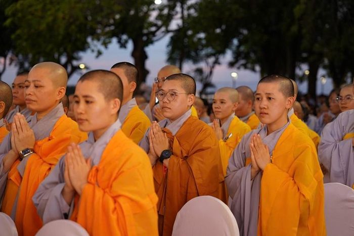  Nguyện cầu quốc thái dân an