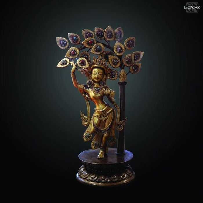 Tượng Hoàng hậu Maya vịn cành cây Vô ưu, Nepal, thế kỷ XIX, đồng khảm đá quý, Bảo tàng Guimet, Paris, Pháp