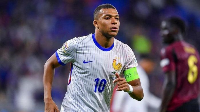 Mbappe bỏ dở buổi tập cùng tuyển Pháp.