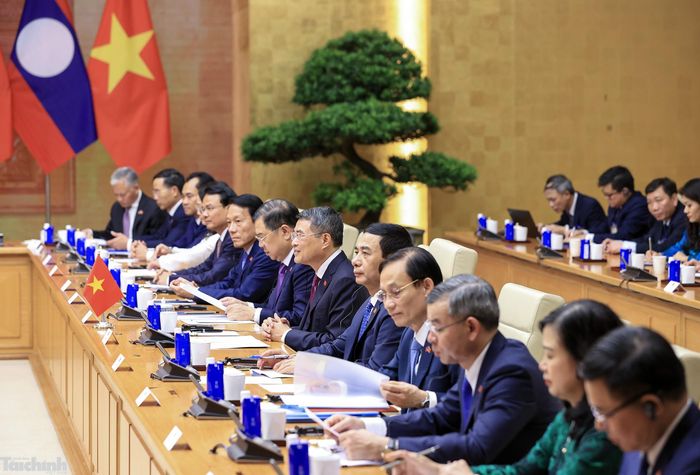 Tại hội đàm, Thủ tướng Lê Minh Hưng nhiệt liệt chào mừng Thủ tướng Sonexay Siphandone sang thăm chính thức Việt Nam và tham dự Diễn đàn Tương lai ASEAN 2026; nhấn mạnh đây là chuyến thăm chính thức nước ngoài đầu tiên của đồng chí Thủ tướng Sonexay Siphandone trong nhiệm kỳ mới, đã thể hiện sinh động và làm sâu sắc hơn mối quan hệ hữu nghị vĩ đại, đoàn kết đặc biệt, hợp tác toàn diện và gắn kết chiến lược Việt Nam - Lào.