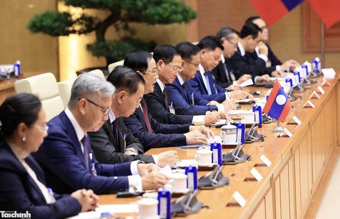 Thủ tướng Lào Sonexay Siphandone bày tỏ phấn khởi trở lại Hà Nội thăm chính thức Việt Nam sau khi đắc cử nhiệm kỳ mới và lần thứ hai tham dự Diễn đàn Tương lai ASEAN do Việt Nam tổ chức; chân thành cảm ơn sự đón tiếp trọng thị, nồng hậu, thắm tình đồng chí anh em mà Đảng, Chính phủ, nhân dân Việt Nam và cá nhân Thủ tướng Lê Minh Hưng dành cho Đoàn đại biểu cấp cao Chính phủ Lào và cá nhân Thủ tướng.